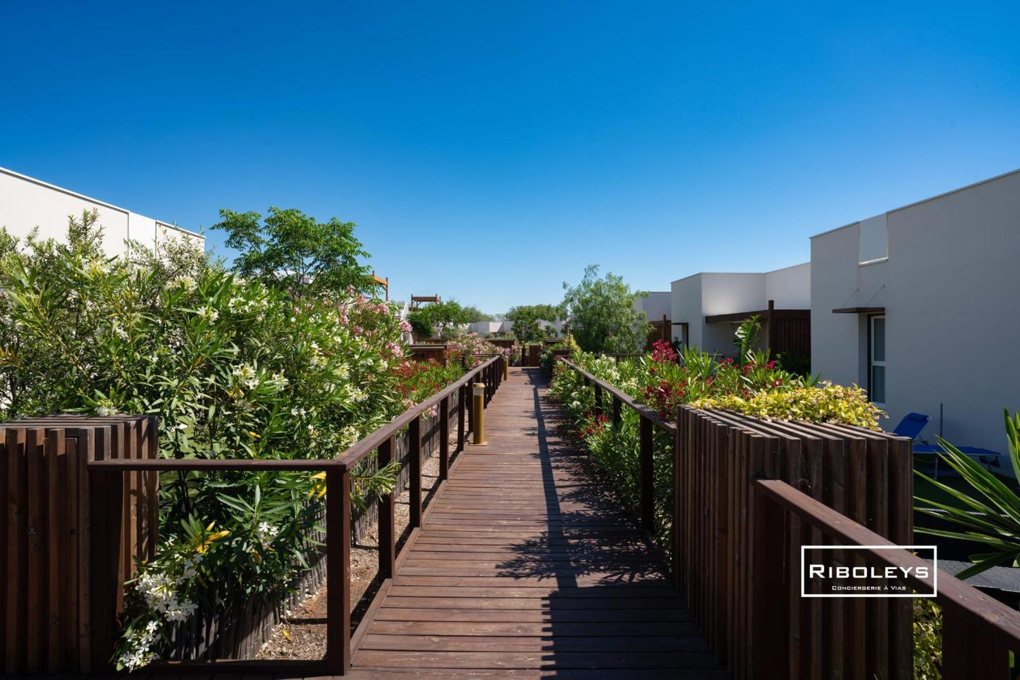 Villa T3 Climatisee En Residence Avec Piscine Vias Exterior foto