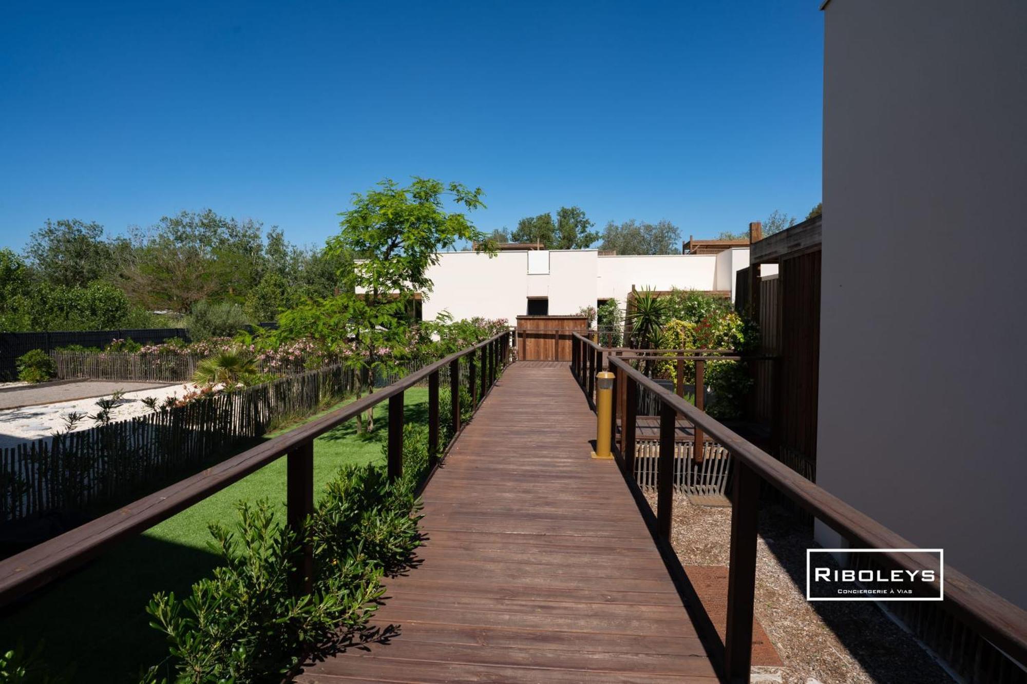 Villa T3 Climatisee En Residence Avec Piscine Vias Exterior foto